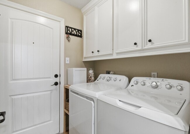 Building Photo - 102 Golfview Ct