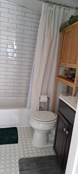 Building Photo - 11 W Windsor Ave