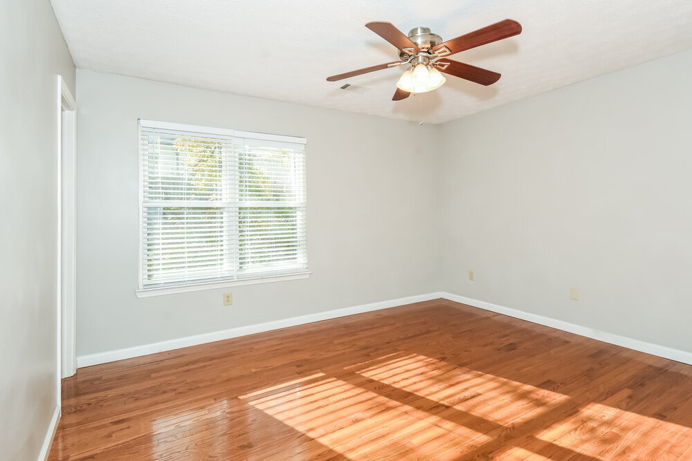 Building Photo - 1813 Cres Hill Dr NW