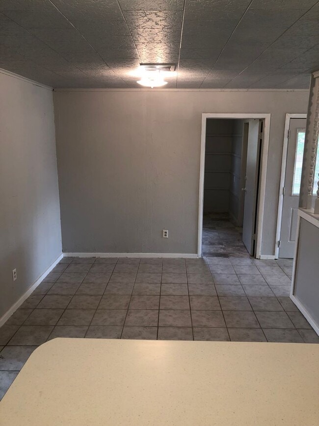 Building Photo - Southern Hills!