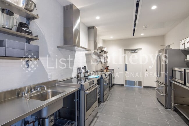 Building Photo - Ae'o #2303  |  Honolulu, HI