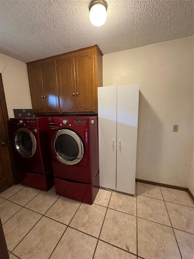 Building Photo - 4812 NW 70th St