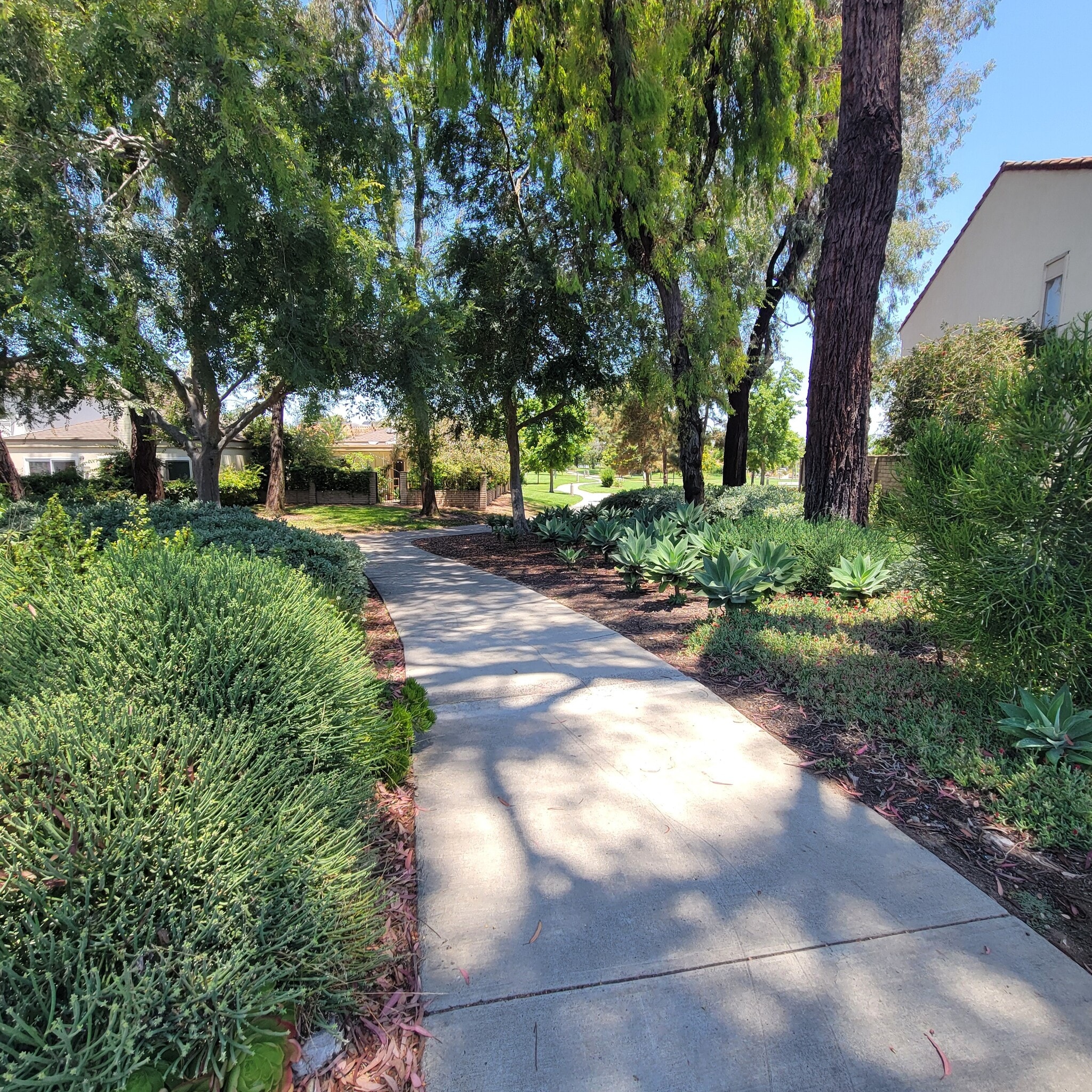 Building Photo - 11 Meadowsweet Way
