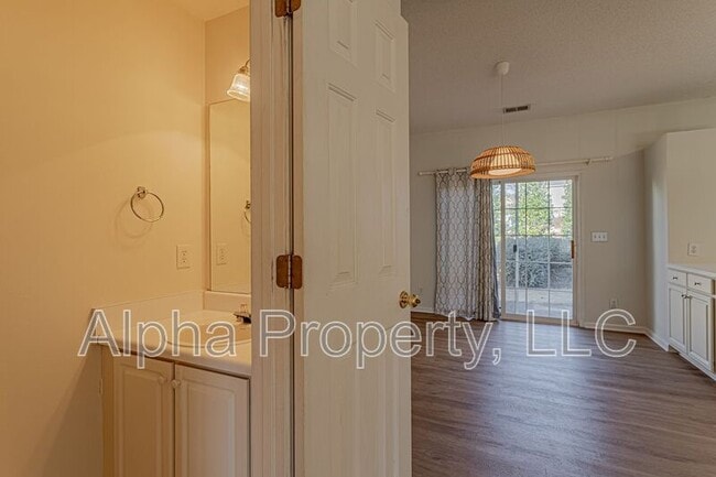 Building Photo - 119 Waterford Park Dr