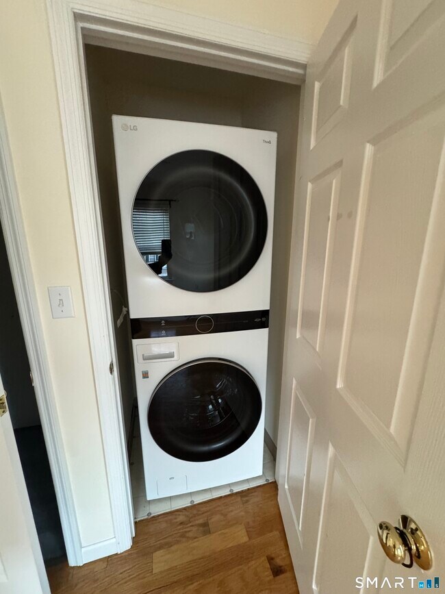 Building Photo - 53 Seaside Ave