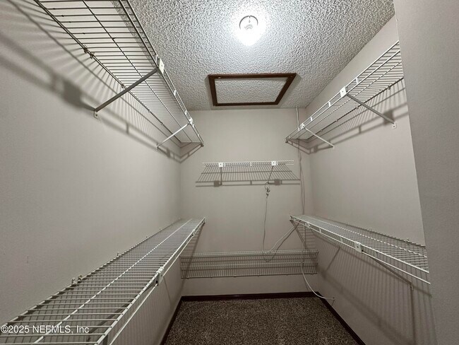 Building Photo - 1114 W Romaine Cir