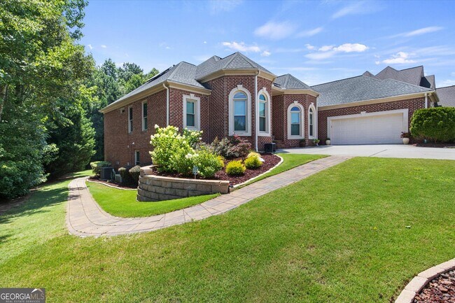 Building Photo - 2115 Julien Overlook