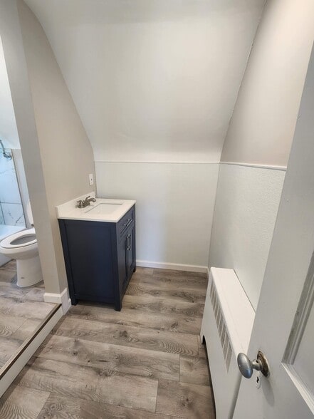 Upper bath - 4620 Military Rd