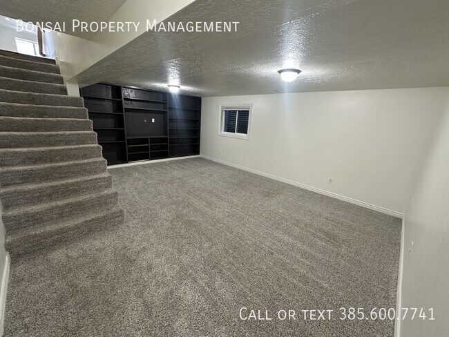 Building Photo - 2291 Longmeadow Dr