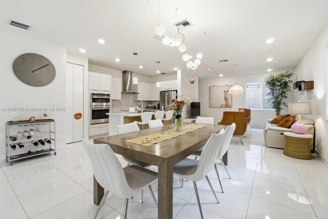 Building Photo - 6611 NW 102nd Path