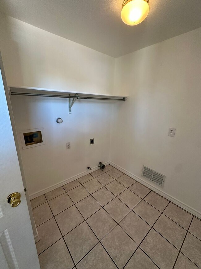 Building Photo - 3503 Northpointe Dr