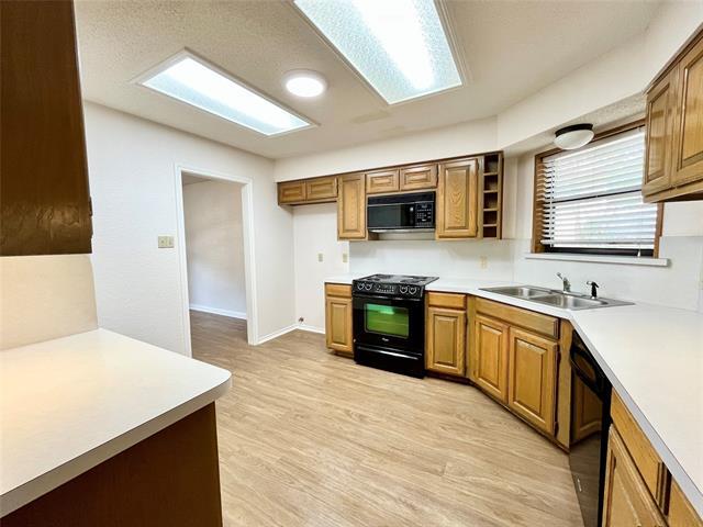 Building Photo - 6105 Paradise Dr