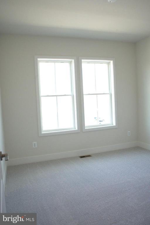 Building Photo - 139 Heyford Dr