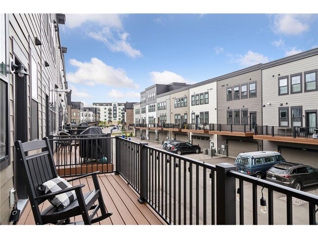 Building Photo - 870 Mount Curve Blvd