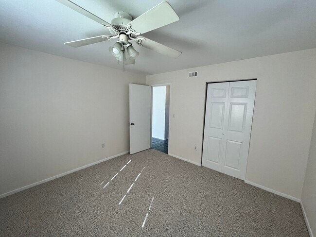 Building Photo - 2244 Shelby Dr