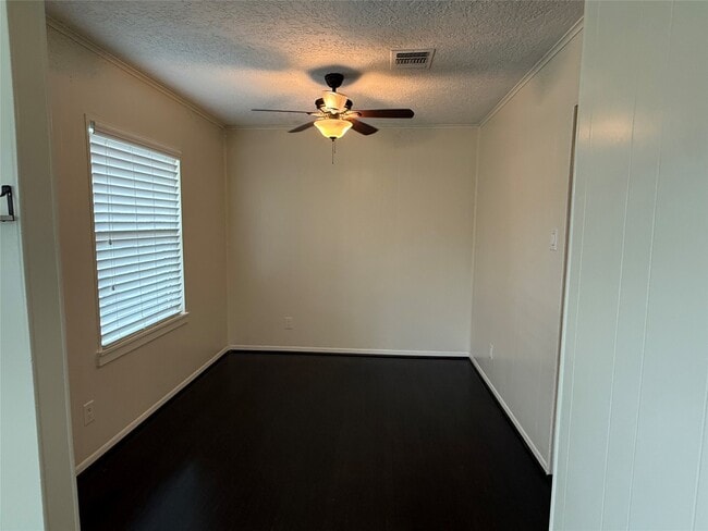 Building Photo - 1807 Firwood Dr