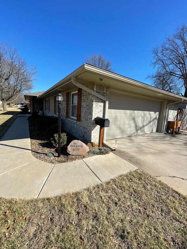 Building Photo - 5801 E Rockhill St