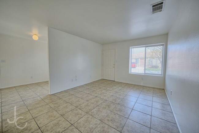 Building Photo - 1309