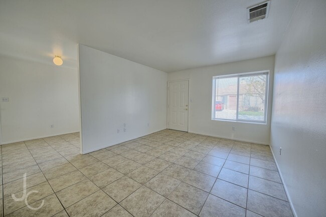 Building Photo - 8119