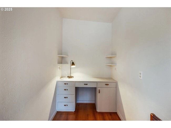 Building Photo - Gorgeous College Hill 4 BD, 3BA in desirab...