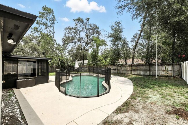 Building Photo - 102 Ventura Dr
