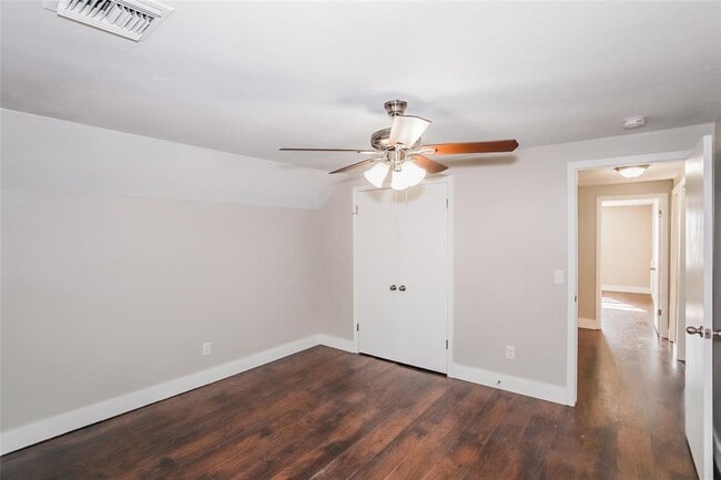 Building Photo - 445 Larkspur Ct