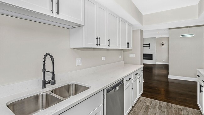 Building Photo - Stylish 2 Bed / 2 Bath Condo in Historic K...