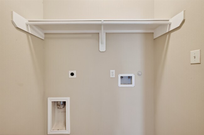 Building Photo - 2114 Thorn Berry Creek Ln