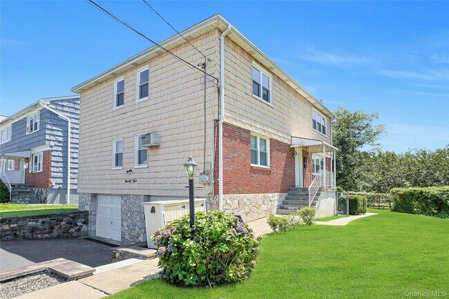 Building Photo - 95 Holland St