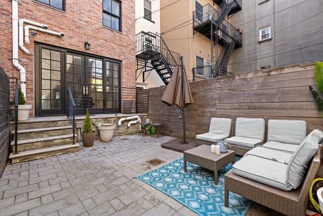 Building Photo - 526 Hudson St