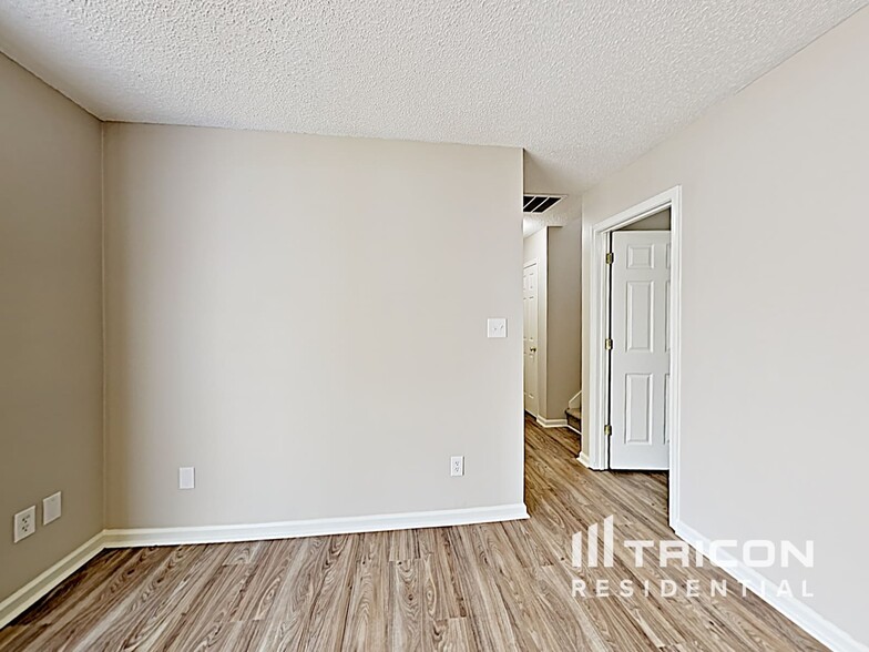 Building Photo - 4410 Fawnbrook Ave SW