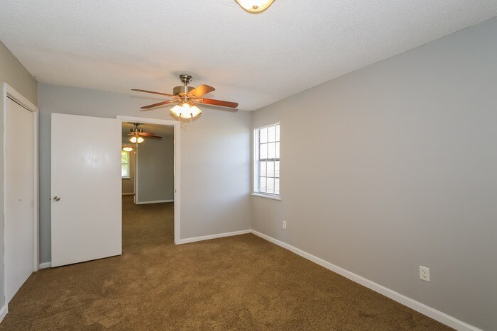 Building Photo - 1827 Covington Pl