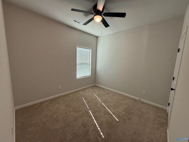 Building Photo - 16205 Glenncrest Ln