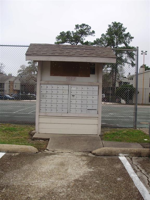 Building Photo - 17331 Red Oak Dr
