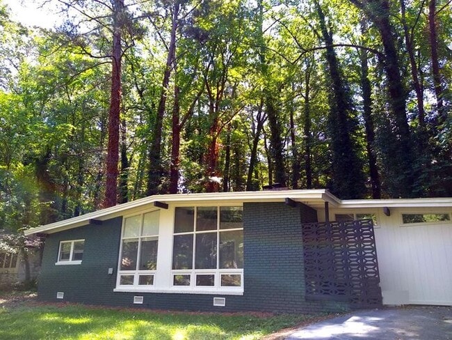 Primary Photo - 3 bedroom 1.5 bath in East Point, GA