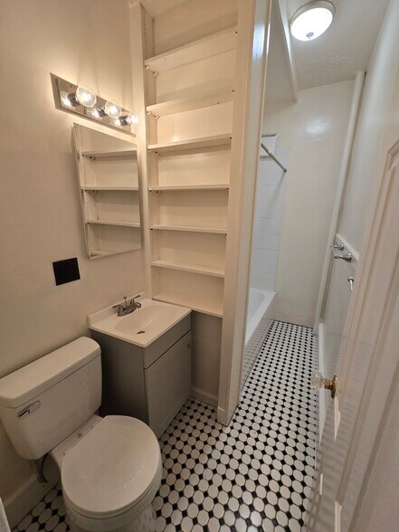 Building Photo - 46 Kelly Pky