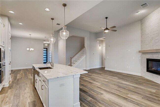 Building Photo - 7112 Poulain Dr