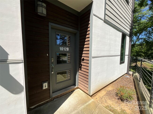 Building Photo - 1012 Westbrook Dr
