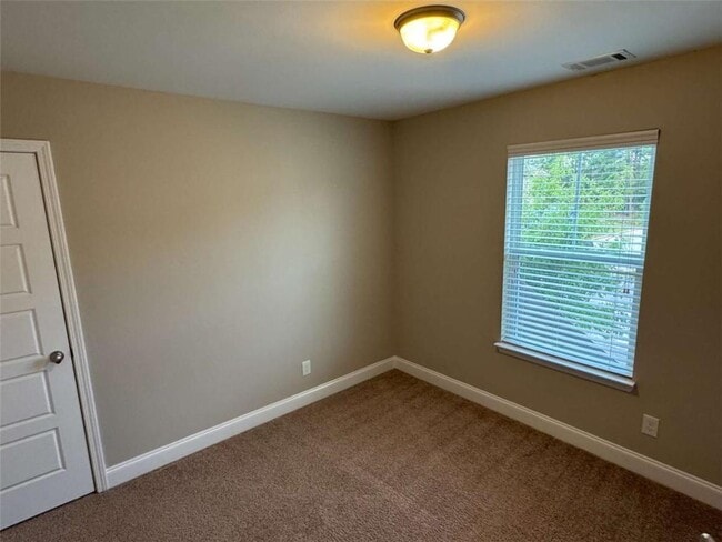 Building Photo - 495 Kirkland Dr
