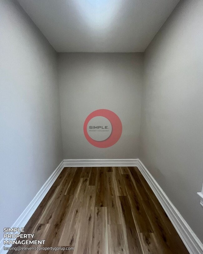 Building Photo - Massive 5 bedroom 1 bath house with fence in yard