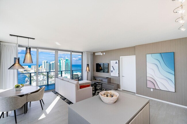 Building Photo - 2721 Hallandale Beach Blvd