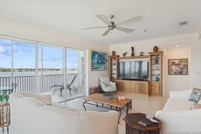 Building Photo - 1130 SW Chapman Way