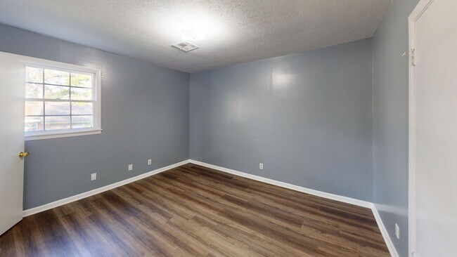 Building Photo - 103 Woodley Ave