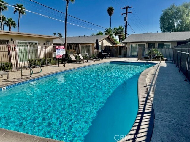 Building Photo - 685 E Vista Chino