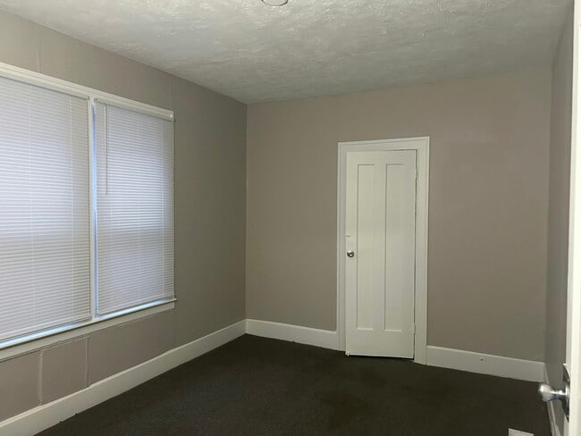 Building Photo - 2067 Hazelwood St