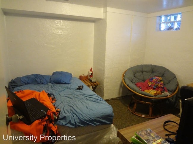 Building Photo - 5 br, 2 bath Room For Rent - 2901 Avondale