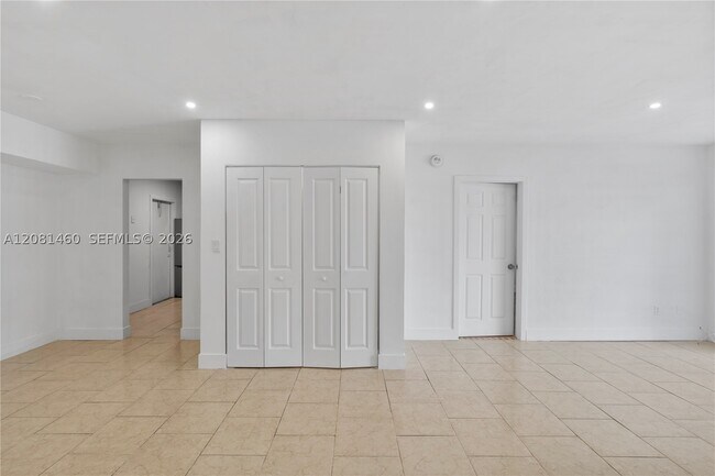 Building Photo - 14013 SW 90th Ave