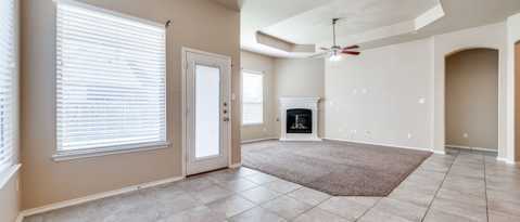 Building Photo - 2025 Lake Vista Dr