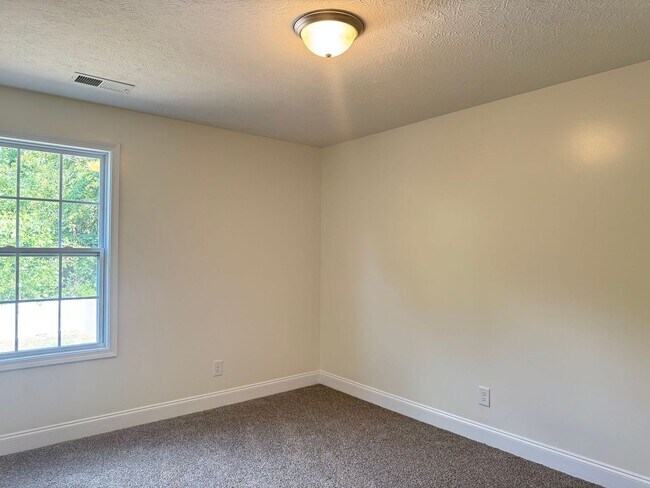 Building Photo - Move in Special! Beautiful Home Built in 2021! Open Floor Plan with 4bed/2.5 Bath and Fenced yard!