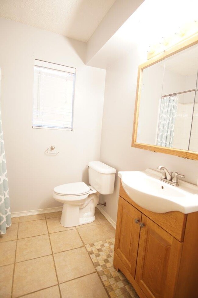 Building Photo - 812 W Silver Meadow Dr